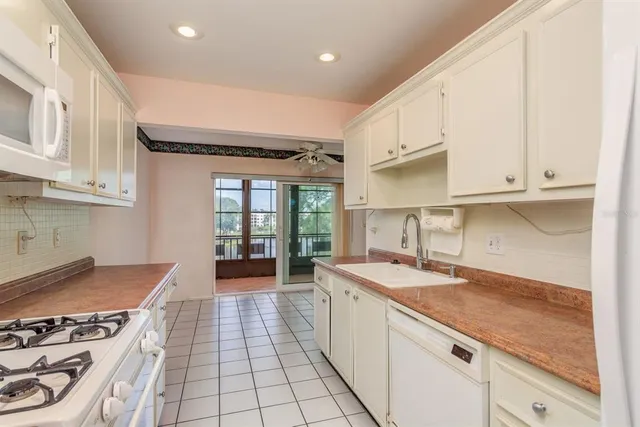 $144,900 | 7975 58th Avenue North, Unit 409, St. Petersburg, FL 33709