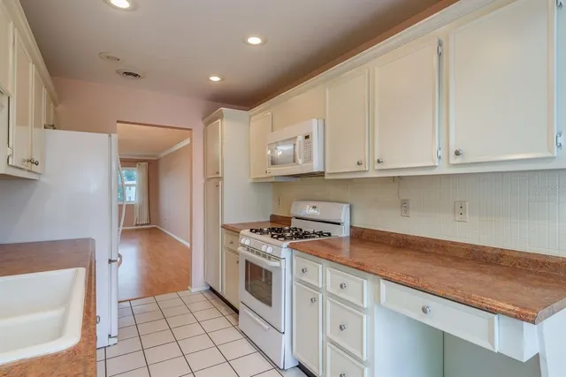 $144,900 | 7975 58th Avenue North, Unit 409, St. Petersburg, FL 33709