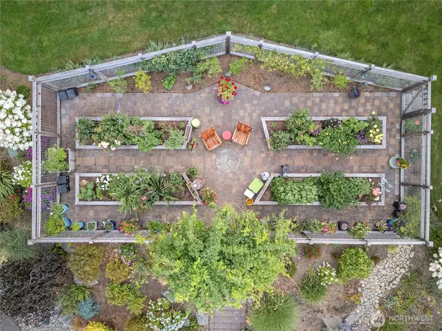 a view of a small yard