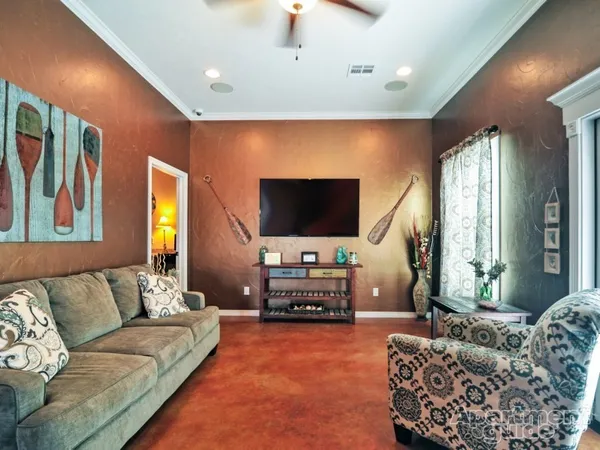 $2,400 | 301 Southwest Parkway, Unit 317, College Station, TX 77840