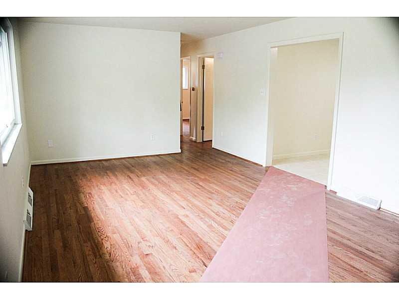 354 Old Plank Road Butler, PA 16002 - Photo 7 of 18 Living Room. Entry way looking into home