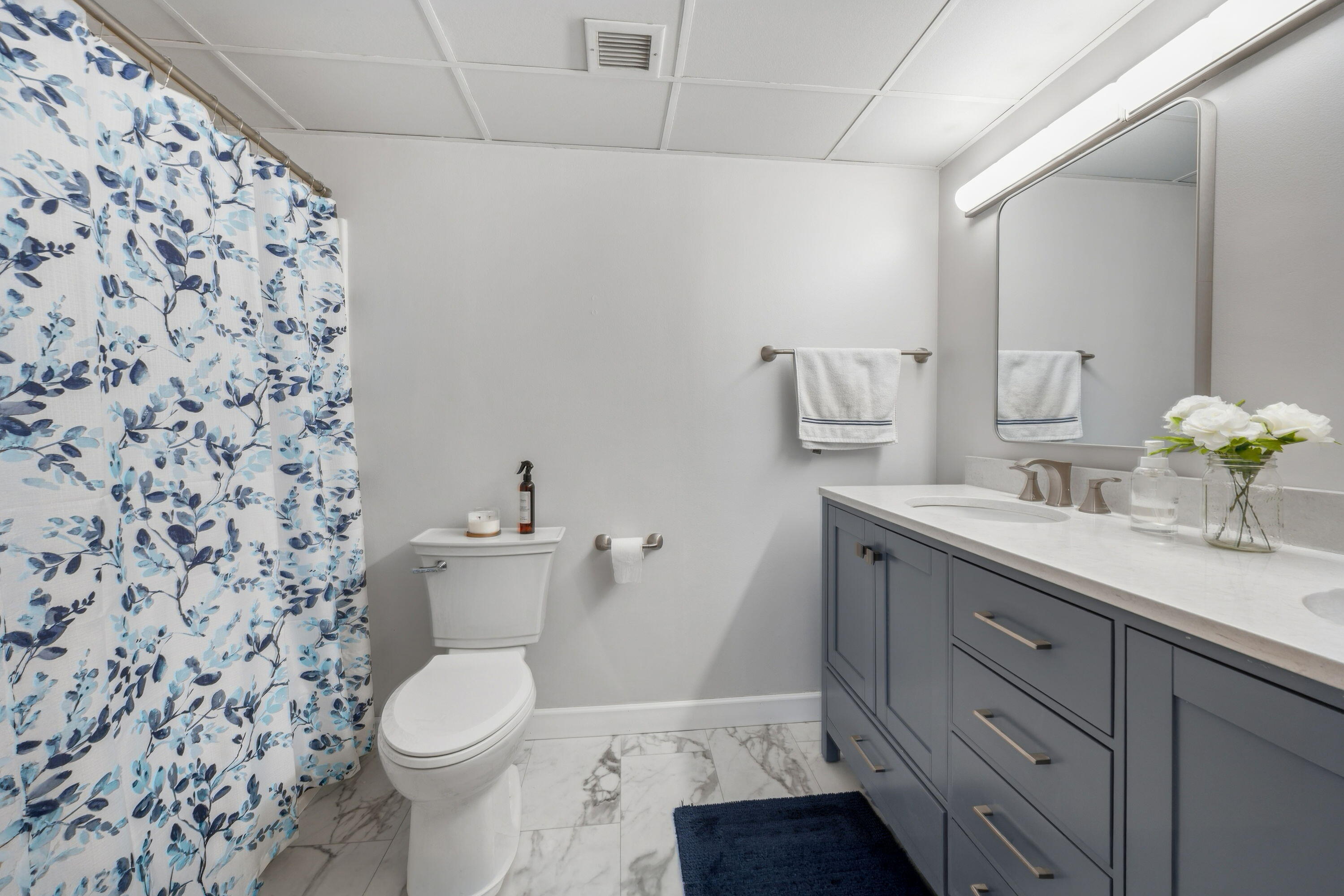 1633 North Prospect Avenue, Unit 5D Milwaukee, WI 53202 - Photo 24 of 38 Bright Bathroom with Everyday Storage