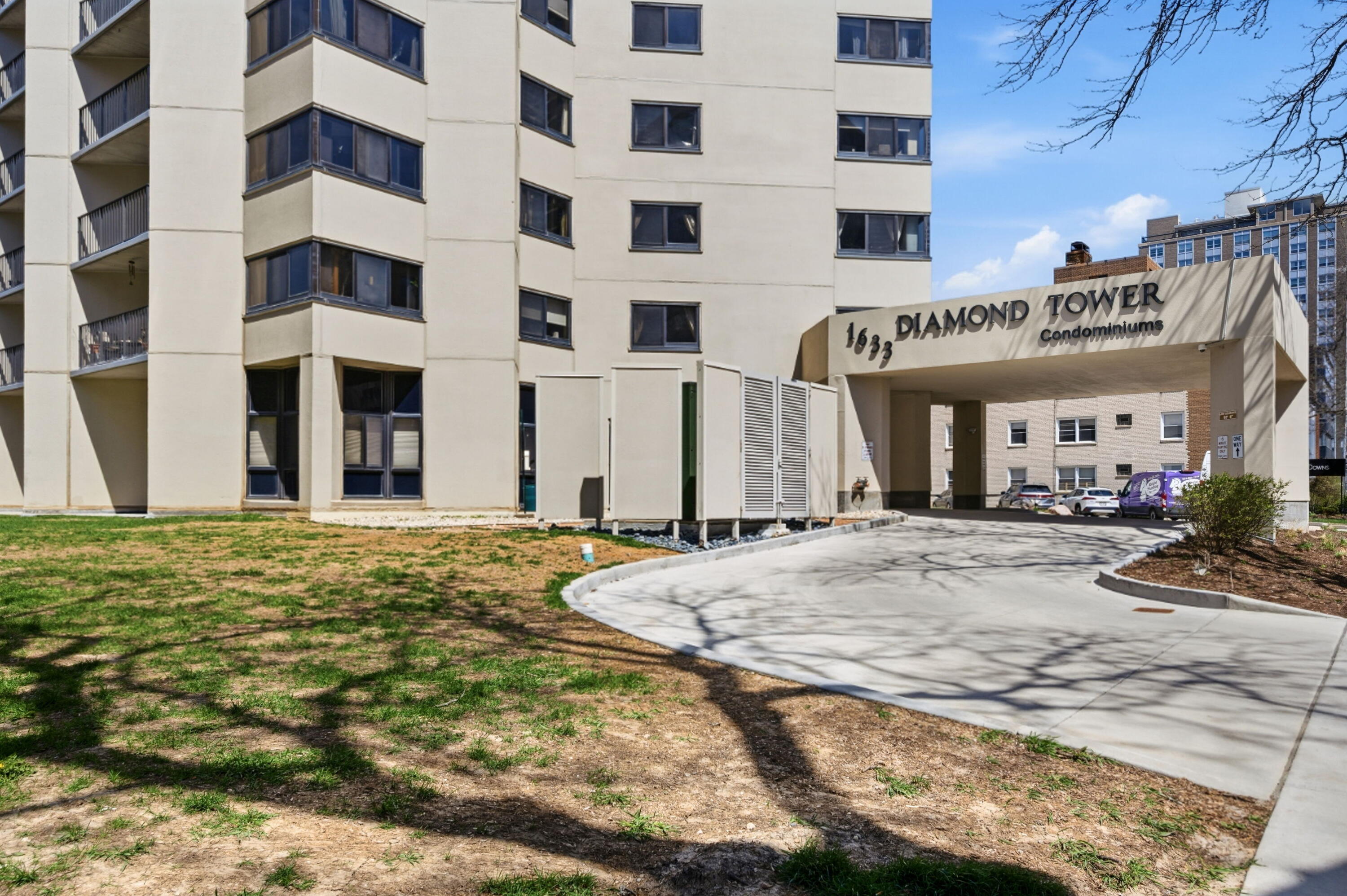 1633 North Prospect Avenue, Unit 5D Milwaukee, WI 53202 - Photo 28 of 38 With underground parking, guest parking, security, and standout building amenities, this high-rise supports easy city living.