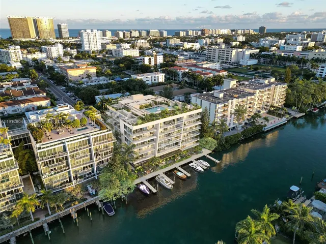 a picture of city view with lake view