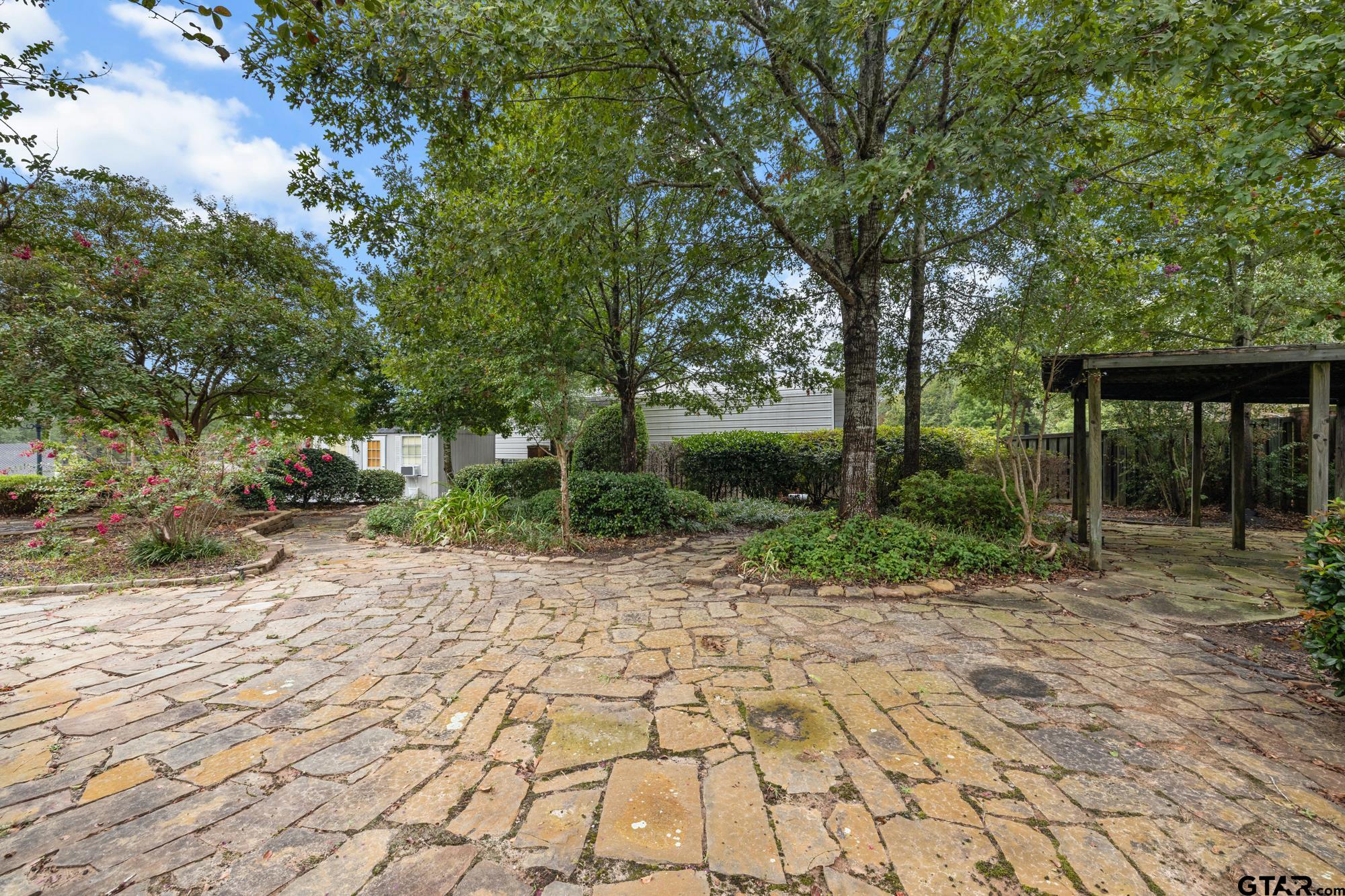 210 Lavender Lane Longview, TX 75605 - Photo 30 of 36 a backyard of a house with lots of green space