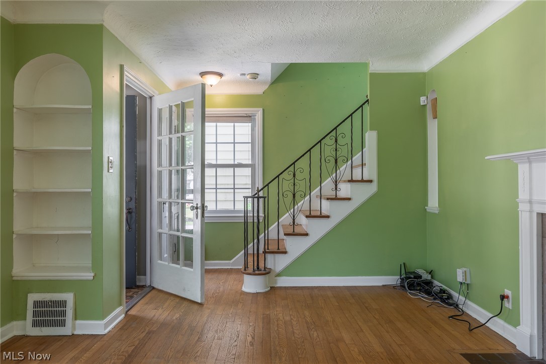 3522 Radcliffe Road Cleveland Heights, OH 44121 - Photo 4 of 25
