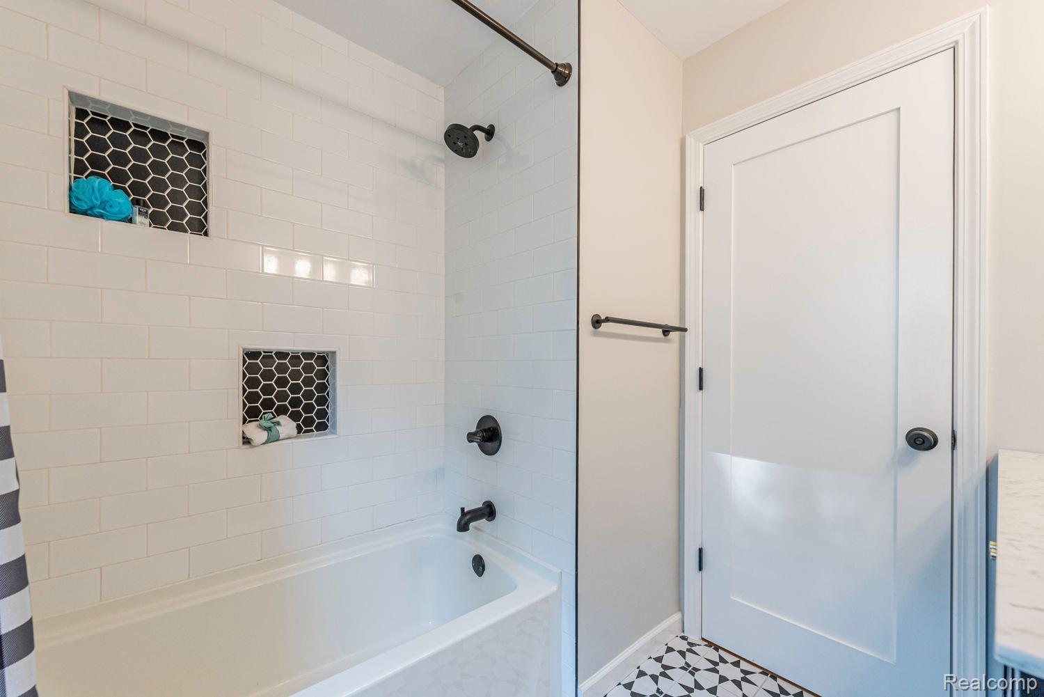 3574 Elizabeth Road Ann Arbor, MI 48103 - Photo 9 of 68 Gallery Image 9
