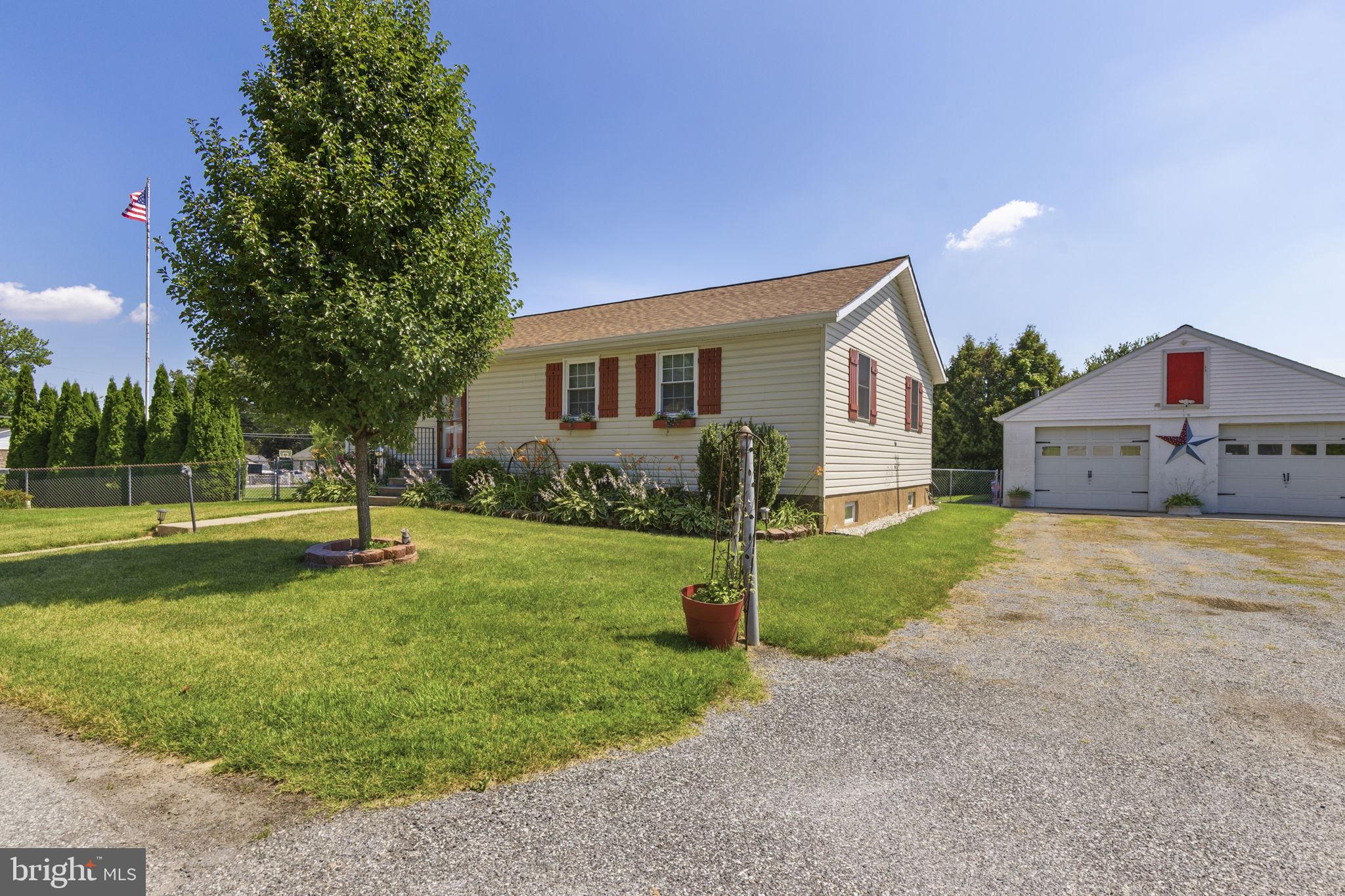 607 Patuxent Avenue Rosedale, MD 21237 - Photo 3 of 35 Extra Large Driveway