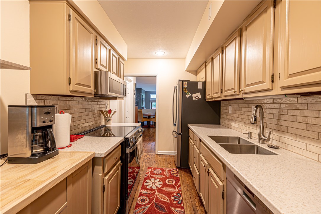 957 East Avenue Rochester, NY 14607 - Photo 10 of 27