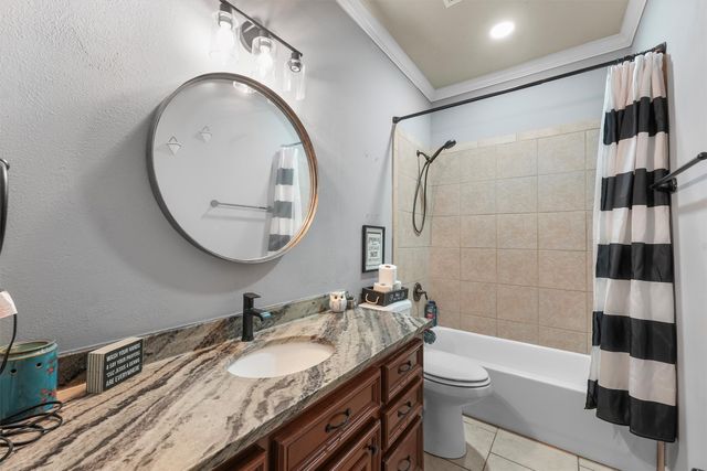a view of livingroom with furniture and wooden floor