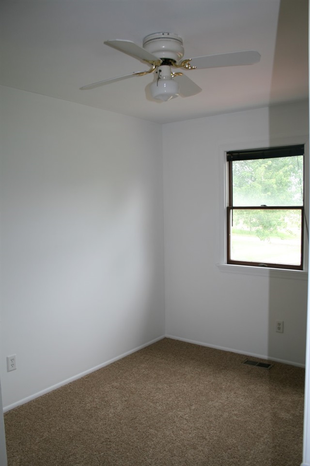 6609 South Ruess Road Owosso, MI 48867 - Photo 9 of 18 31250646-8.JPG