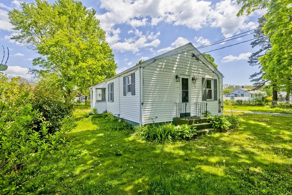 135 Lucerne Road Springfield, MA 01119 - Photo 33 of 40