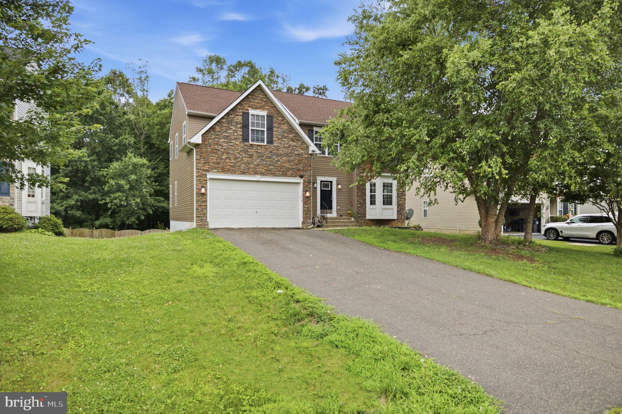 35338 Pheasant Ridge Road Locust Grove, VA 22508 - Photo 4 of 39 a front view of a house with garden