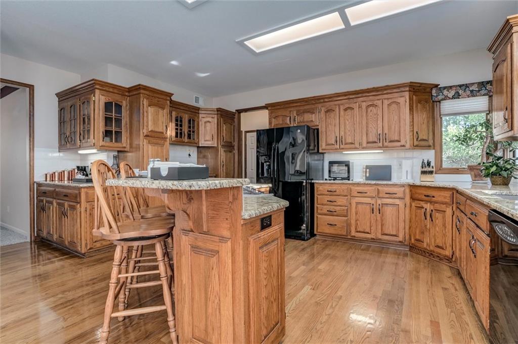 5501 Mullen Road Shawnee, KS 66216 - Photo 8 of 34