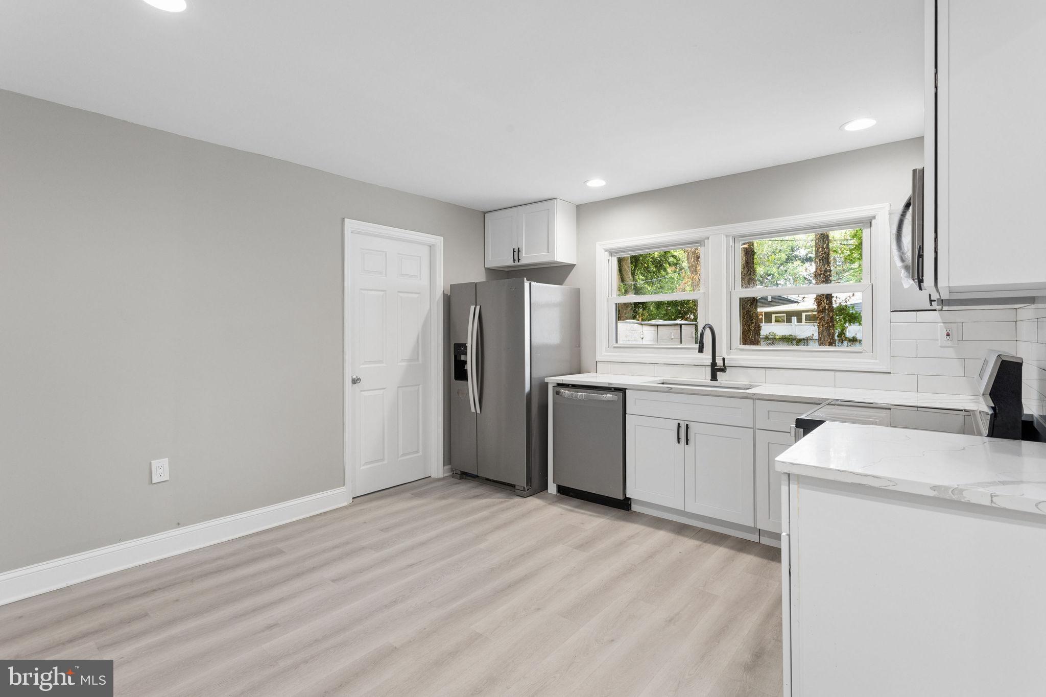 29 Executive Lane Willingboro, NJ 08046 - Photo 13 of 29 Large Open Kitchen