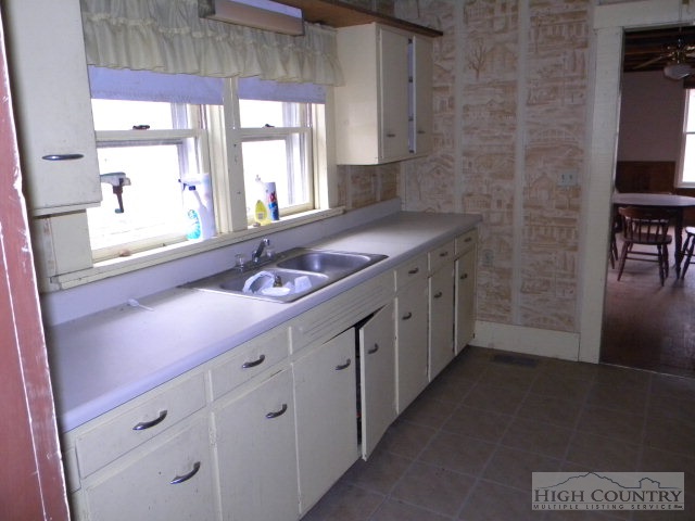 986 Stanley Road Warrensville, NC 28693 - Photo 3 of 10 Gallery Image 3