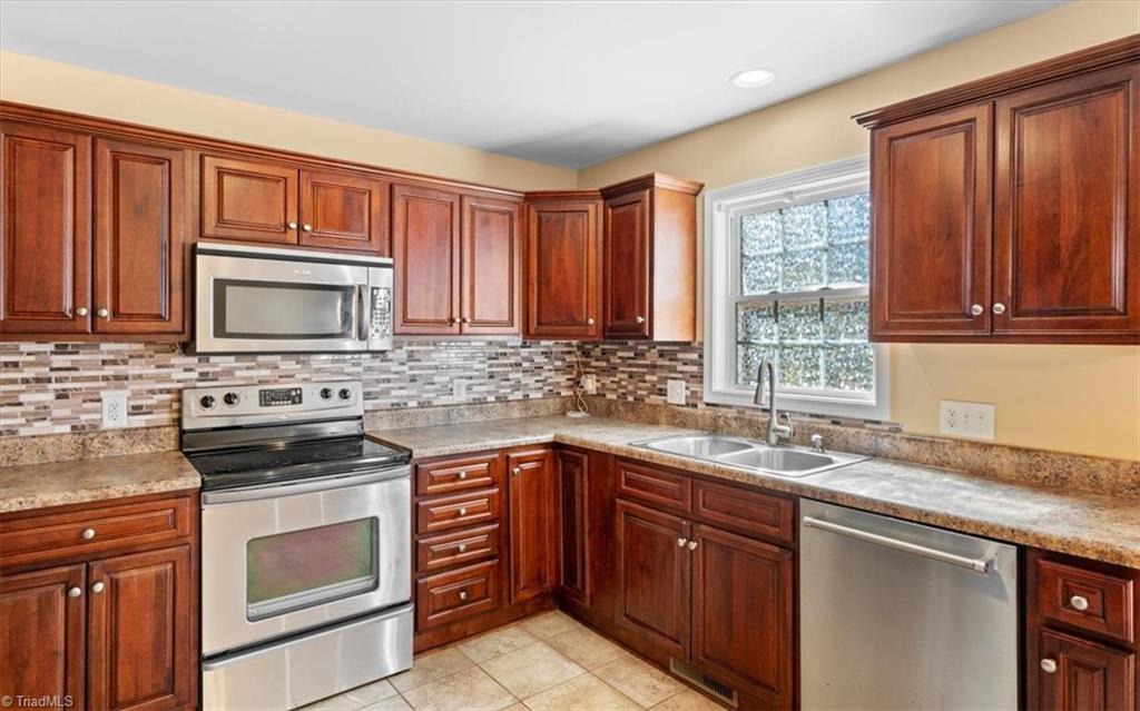 100 Princeton Crossing Thomasville, NC 27360 - Photo 10 of 36 Gallery Image 10