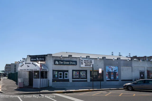 a view of building with an outdoor space