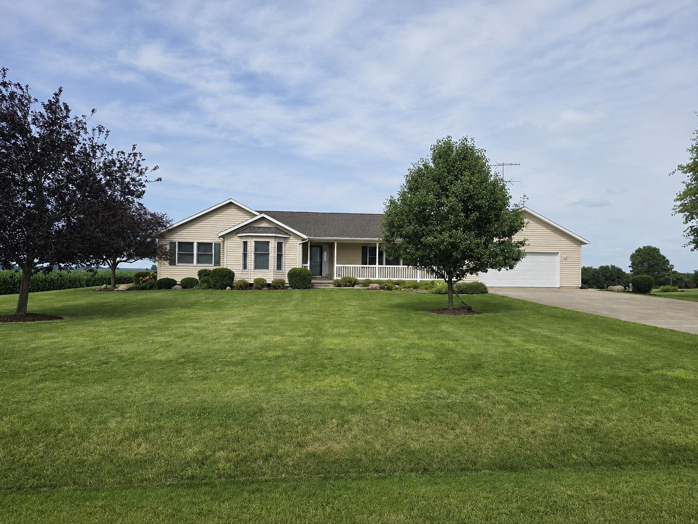 2930 North 1200 East Road Clifton, IL 60927 - Photo 2 of 38