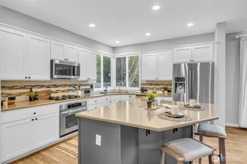 $1,599,000 | 22525 Southeast 15th Place, Sammamish, WA 98075