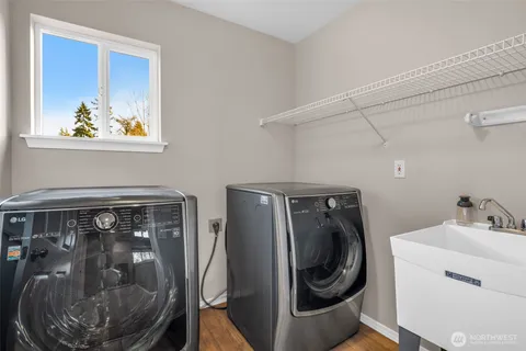 $1,599,000 | 22525 Southeast 15th Place, Sammamish, WA 98075