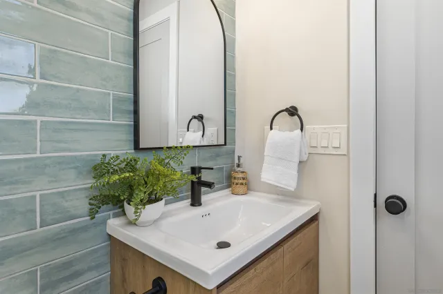 $915,000 | 4948 Luna Drive, Oceanside, CA 92057