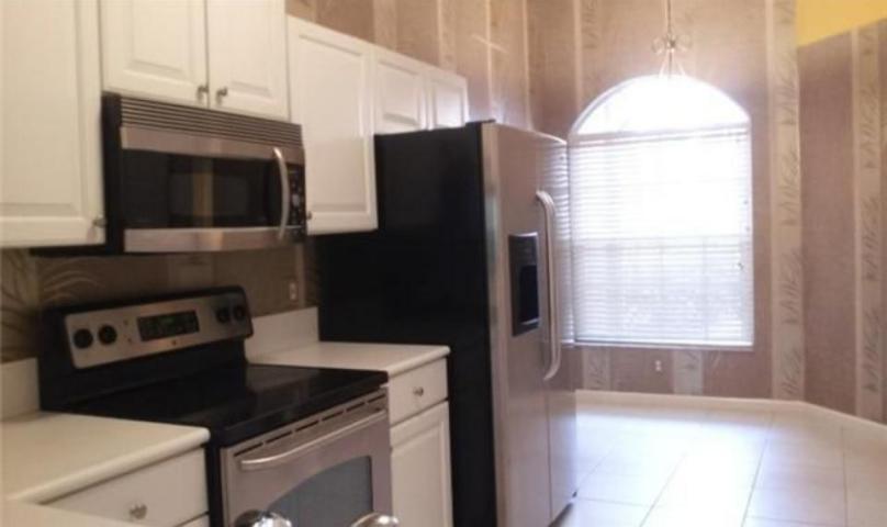 8368 Vía Serena Boca Raton, FL 33433 - Photo 3 of 10 Via Serena Kitchen