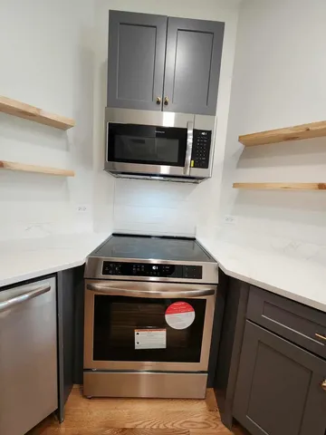 $2,200 | 6321 South Eberhart Avenue, Unit 1, Chicago, IL 60637