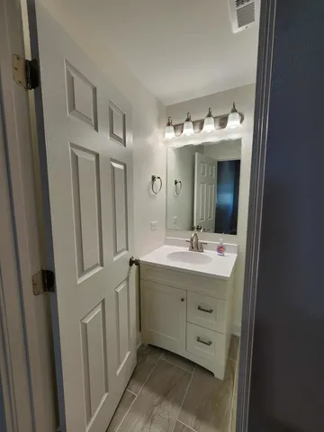 $2,200 | 6321 South Eberhart Avenue, Unit 1, Chicago, IL 60637