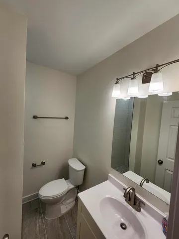$2,200 | 6321 South Eberhart Avenue, Unit 1, Chicago, IL 60637
