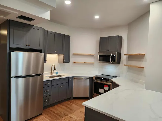 $2,200 | 6321 South Eberhart Avenue, Unit 1, Chicago, IL 60637