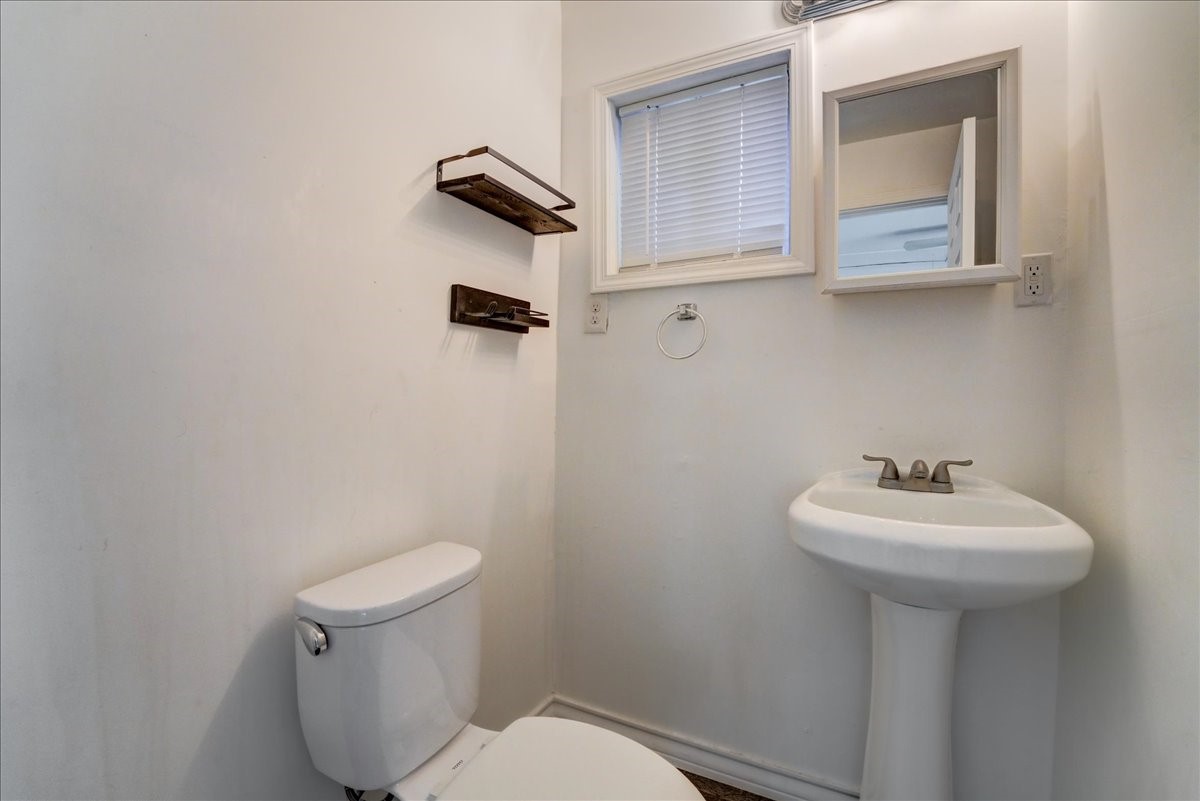 1105 East 3rd Street Austin, TX 78702 - Photo 17 of 40 Front Unit A