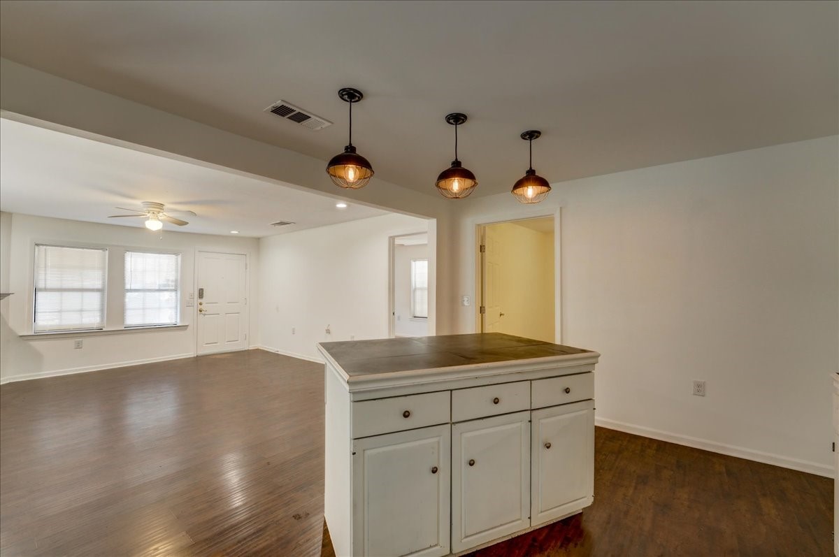 1105 East 3rd Street Austin, TX 78702 - Photo 8 of 40 Front Unit A