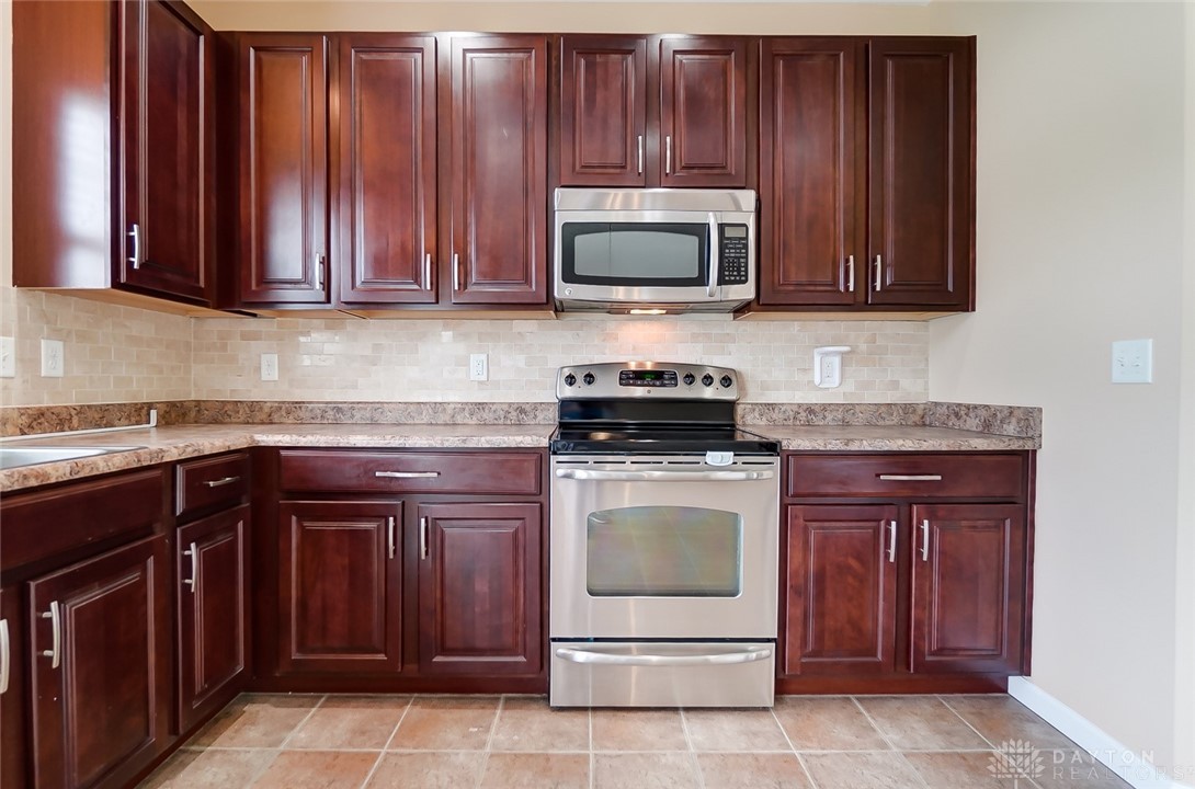 2078 Matt Way Riverside, OH 45424 - Photo 10 of 53