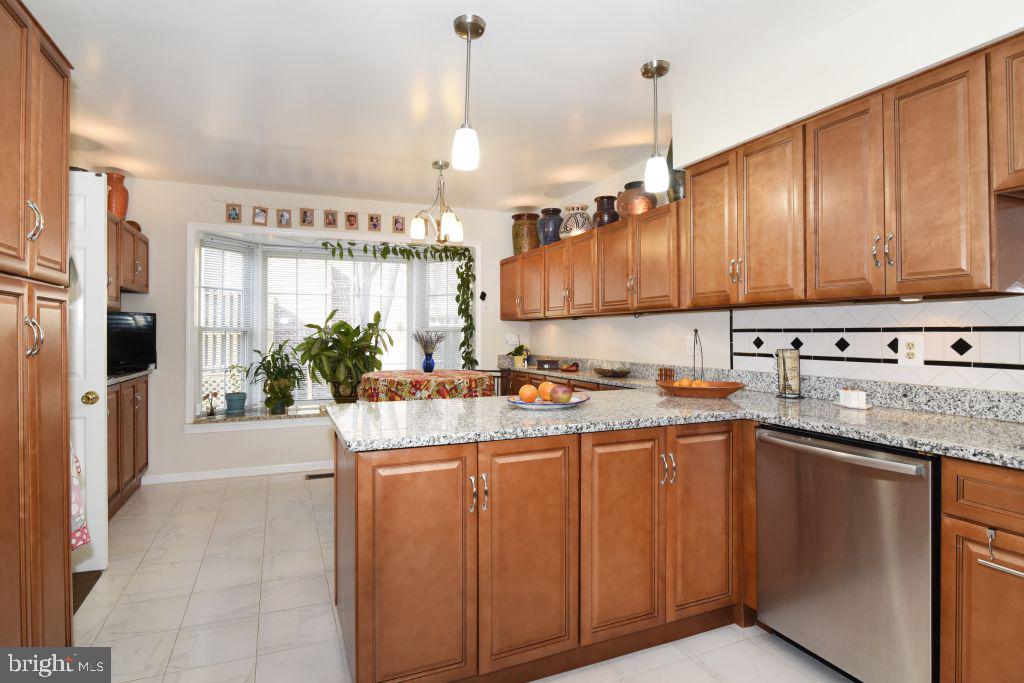 4851 Carriagepark Road Fairfax, VA 22032 - Photo 4 of 25 Gallery Image 4