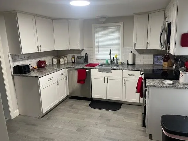 $2,200 | 15 Rock Street, Unit 1, Bristol, RI 02809