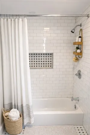 $2,200 | 15 Rock Street, Unit 1, Bristol, RI 02809