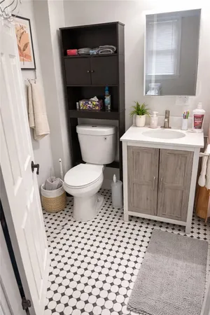 $2,200 | 15 Rock Street, Unit 1, Bristol, RI 02809