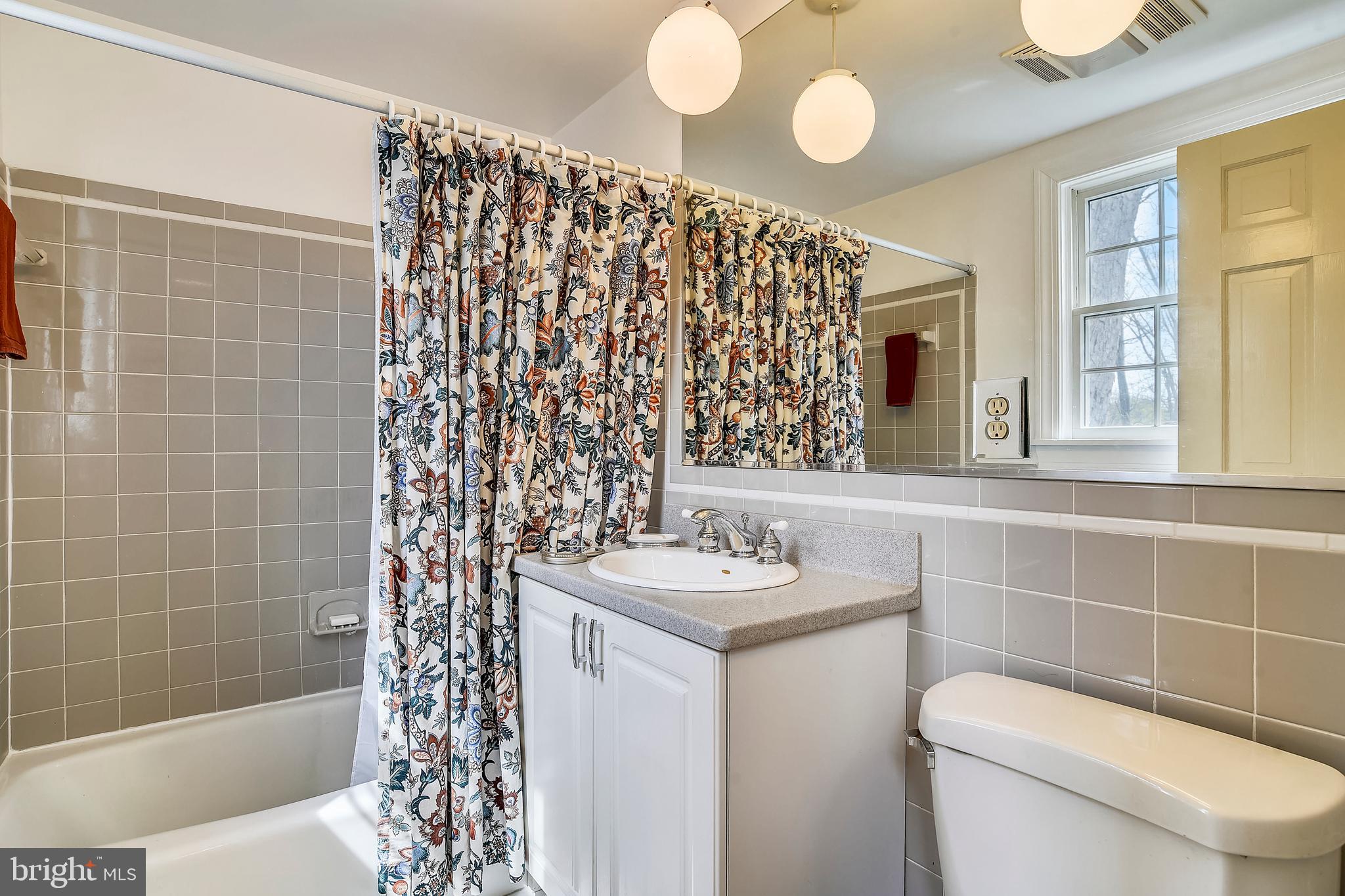 3300 Circle Hill Road Alexandria, VA 22305 - Photo 29 of 51 Upper Level Bath