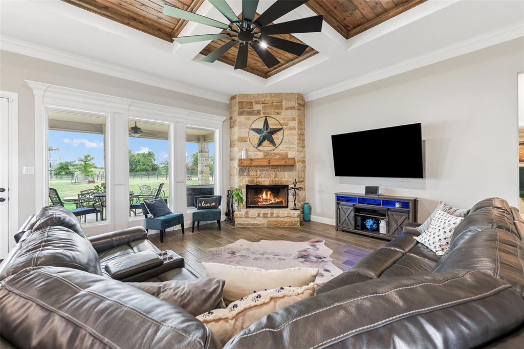 140 Clayton Crossing Springtown, TX 76082 - Photo 4 of 40