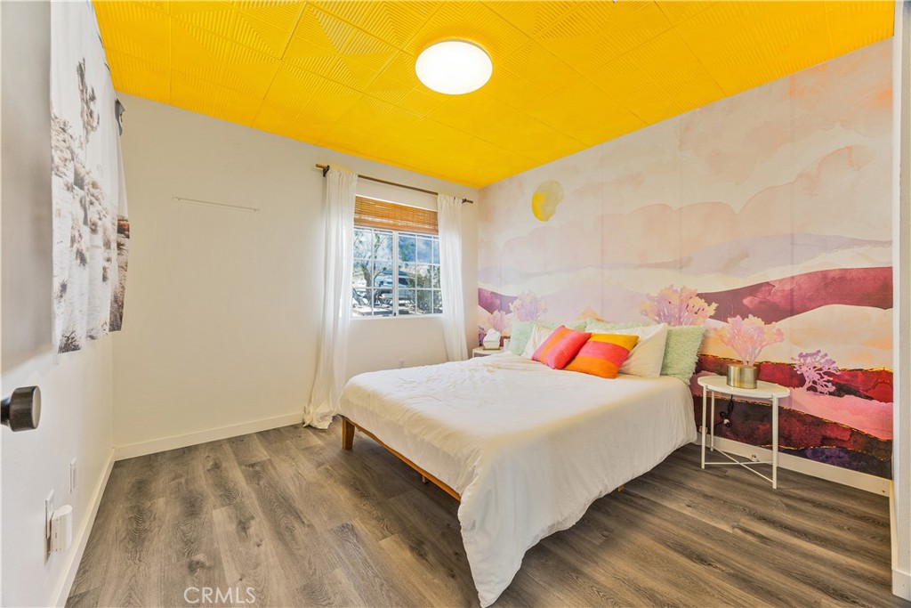 6123 Scenic Drive Joshua Tree, CA 92252 - Photo 19 of 30 a bedroom with a bed and window