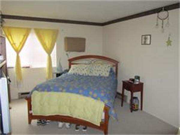 61 Round House Road, Unit 61 Bourne, MA 02532 - Photo 3 of 7 a bedroom with a bed and a window