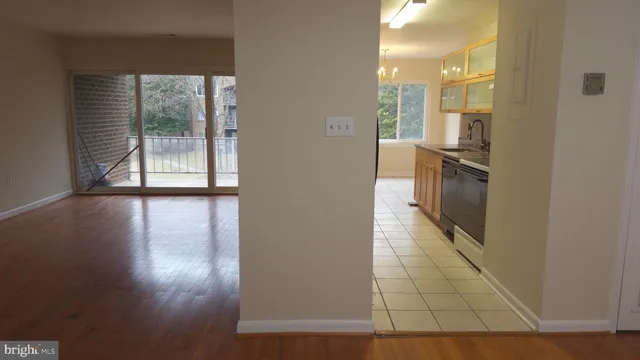 $250,000 | 420 Girard Street, Unit 121, Gaithersburg, MD 20877