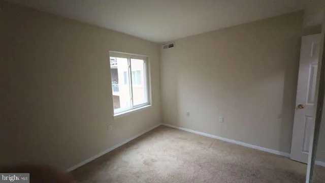 $250,000 | 420 Girard Street, Unit 121, Gaithersburg, MD 20877