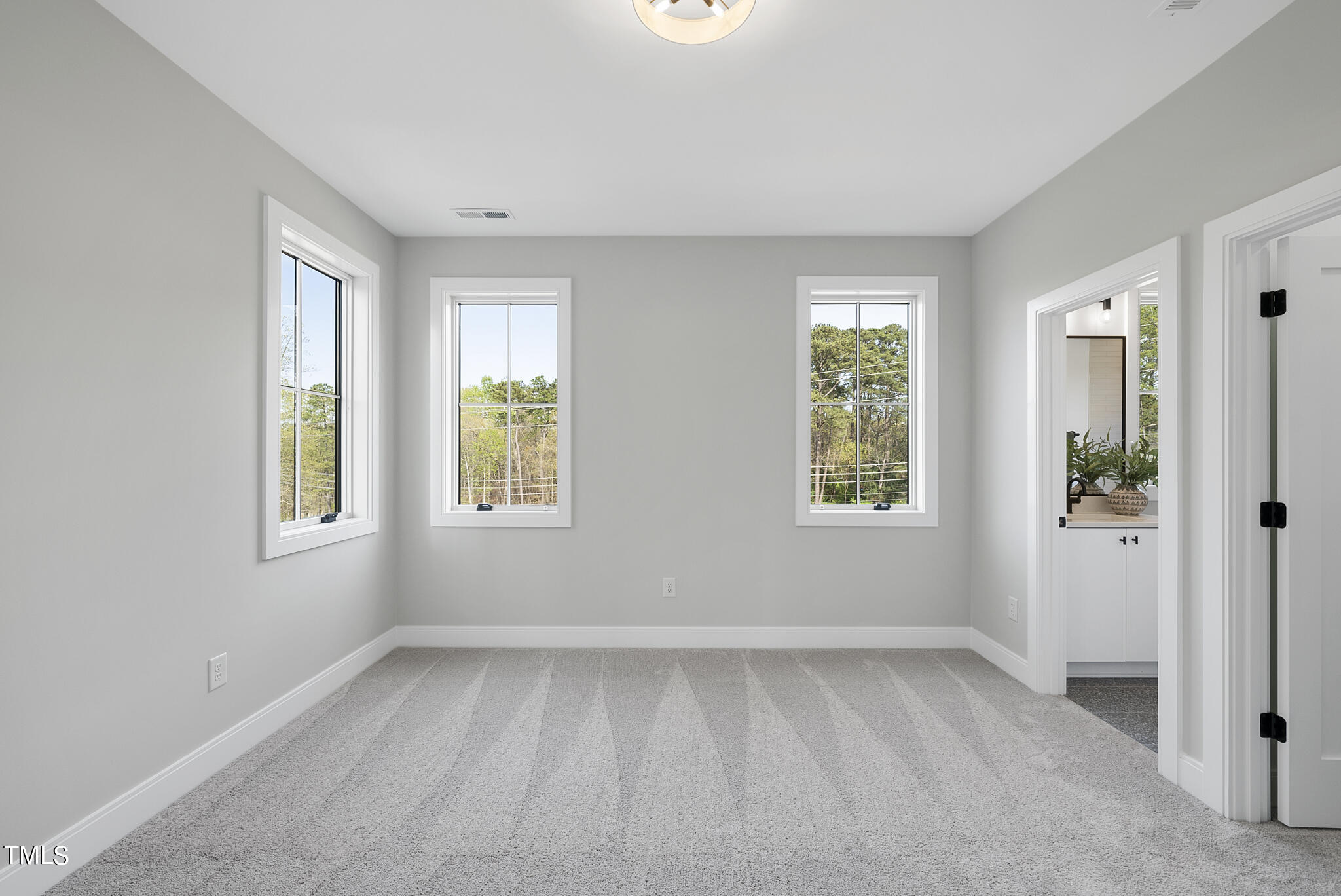 3409 Makers Circle Raleigh, NC 27612 - Photo 26 of 100 an empty room with windows