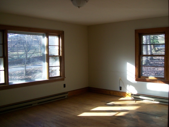 4639 Dickerson Road Roanoke, VA 24014 - Photo 11 of 21 living room