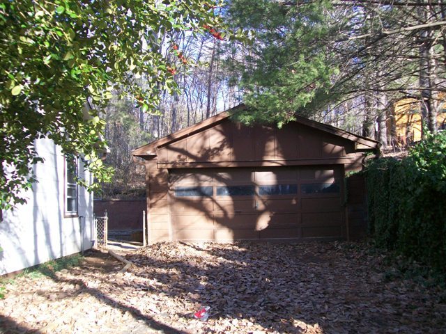 4639 Dickerson Road Roanoke, VA 24014 - Photo 14 of 21 detached garage