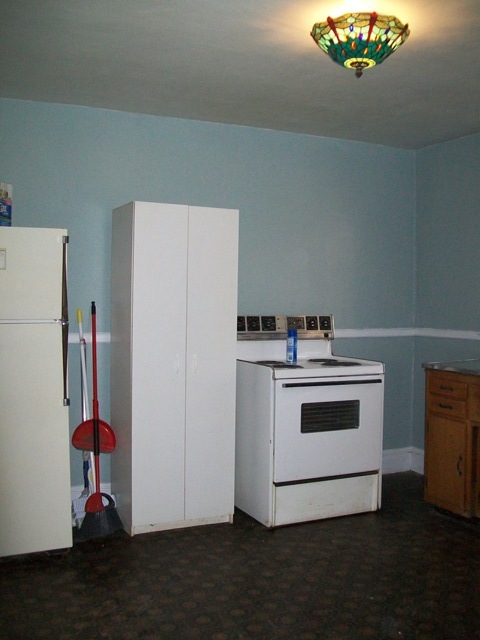 4639 Dickerson Road Roanoke, VA 24014 - Photo 7 of 21 fridge and range