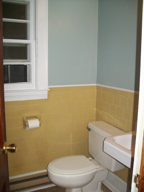 4639 Dickerson Road Roanoke, VA 24014 - Photo 10 of 21 bathroom