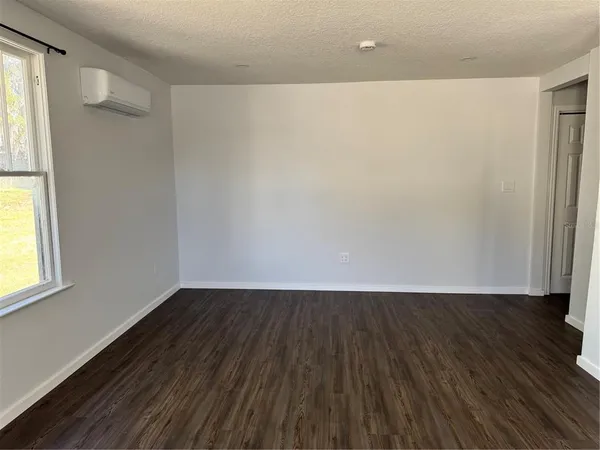 $1,350 | 412 South 6th Street, Leesburg, FL 34748